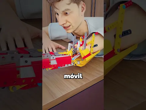 CONSTRUYÓ UN BRAZO CON LEGOS (Zack D Films)