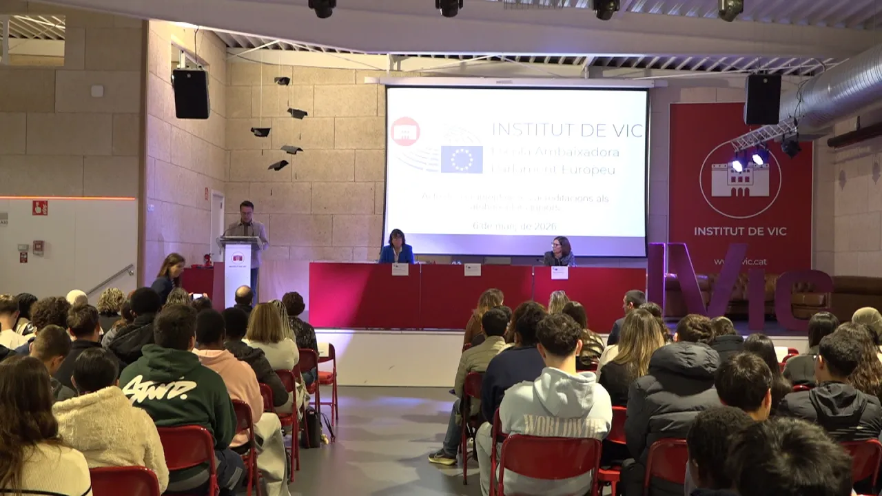 Una seixantena d’alumnes reben l’acreditació d’Ambaixadors Júnior del Parlament Europeu