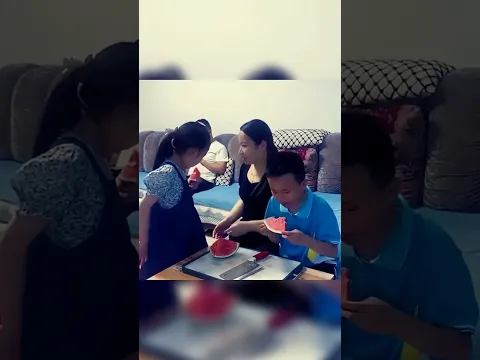 Это самая добрая девочка родителей!