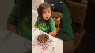Ela deu comida de cachorro para irmã adotada (Completo)