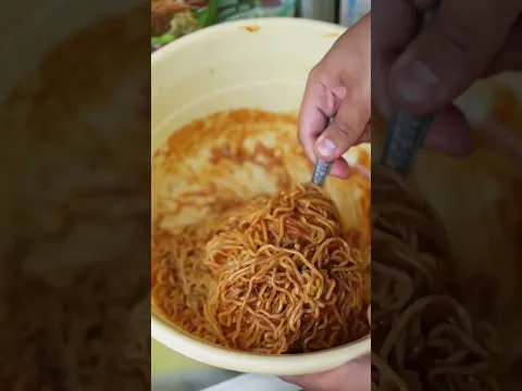 BELI INDOMIE LEVEL PEDAS 100K SEBASKOM!! #wenakcik