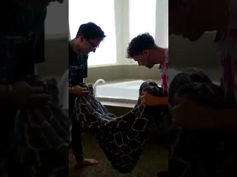 How to give you puppy a bath the SMART way 😂