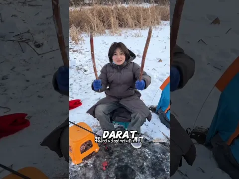 Cuaca dingin membuatnya kesusahan😂