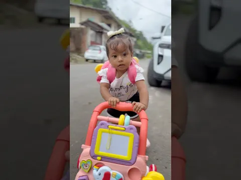 Zoe como ya sabe caminar Daniela le quiere llevar