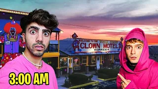 24 HORAS EN EL MOTEL DE PAYASOS