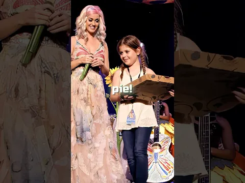 Katy Perry brings a FAN on STAGE 🫶😍