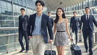 Full Movie！飛機上拿錯女孩行李箱的小夥竟是億萬集團唯一繼承人，對她一見鐘情！ 💥 ChineseTelevisionDramas