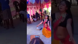 হাতো মে মেহেদি মাঙ্গে সে দুর্বা