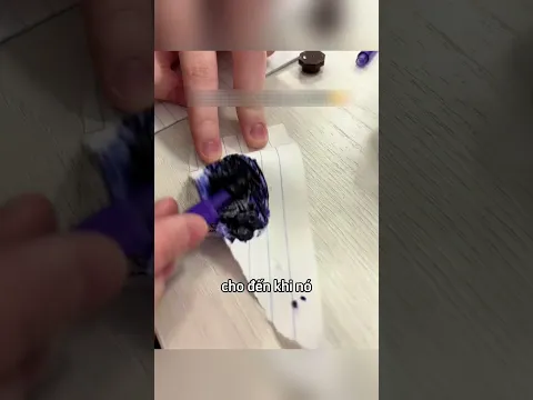 Cô ấy đã nhuộm tóc bằng mực bút 😳