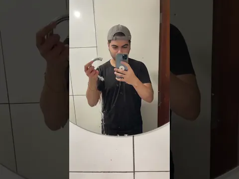 CORANTE NA CAIXA DE ÁGUA DE CASA 😂 *OLHA ISSO* 😱
