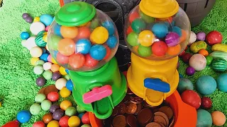 Fun playing gumball machine