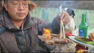 [1부] 짱돌에 구워 먹습니다 한우~!! ㅋㅋㅋㅋㅋ