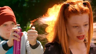 ¡Estos Estudiantes No Sabían que esta Chica es la Hija del Diablo!