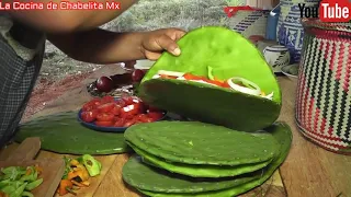 🇲🇽😀❤️Así se preparan unos nopales rellenos de quesillo en la brasa