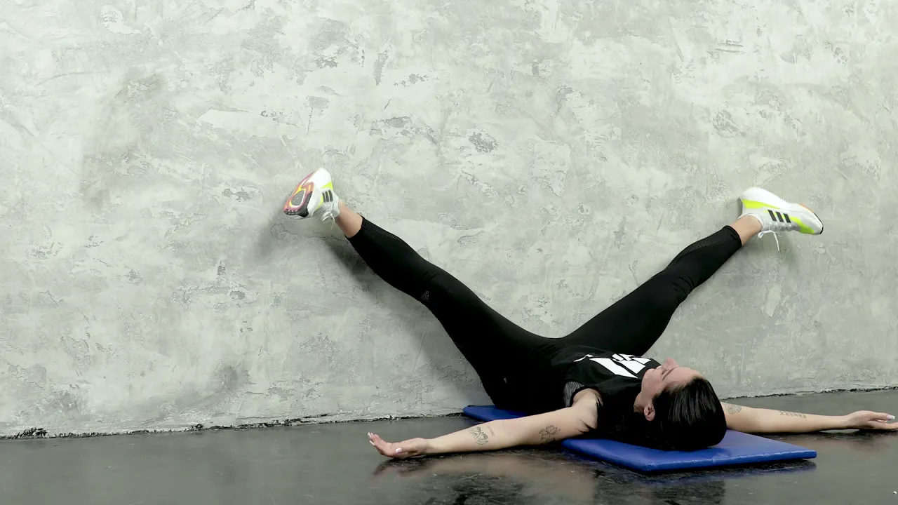 Image Wall-Assisted Middle Split