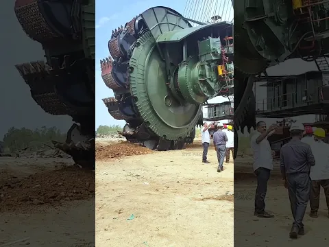 World's Biggest Machine That Digs Like a Giant!