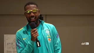 EMOÇÃO, CAVADA, DUETO e CORO de OURO  o trote da Seleção Brasileira