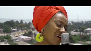 Cilia jules chante la Congolaise ( Hymne Nationale de la République du Congo)