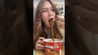 Eating Jjapaghetti Ramen Noodles Combo at a Korean Convenience Store CVS #ASMR #eating #Korea