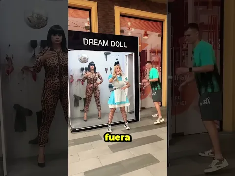 ¡Esta mujer imitaba a un maniquí sin vida!