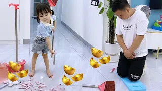 Daughter Discovers Dad’S Private Money