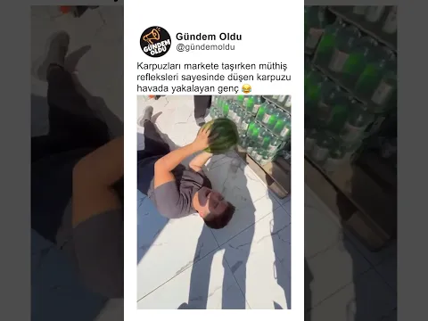 Karpuzları markete taşırken müthiş refleksleri sayesinde düşen karpuzu tutan genç 😂