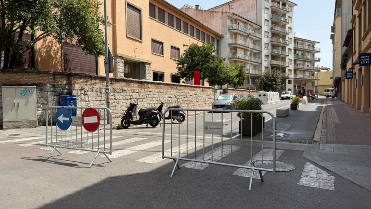 Prova pilot al carrer Jaume I de Vic per establir un únic carril de circulació al tram central