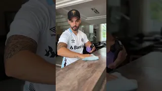 QUANDO O MARIDO DECIDE AJUDAR NA LIMPEZA DA CASA
