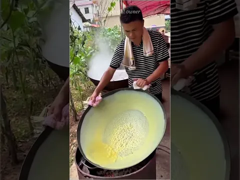 This guy became a millionaire by making omelettes in China #shortvideo