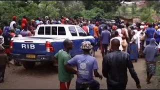 Umugabo aravugwaho gutema umugore we, umwana n’inka