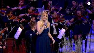 This Love Song Will Melt Your Heart -  Two Shining Stars (🇺🇦Singing for Ukraine🇺🇦)
