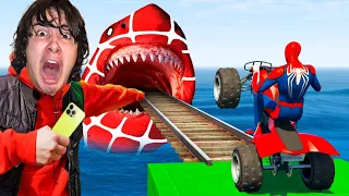 MORAMO PREŽIVJETI NAPAD OD SPIDERMAN AJKULE U GTA V TRKAMA!