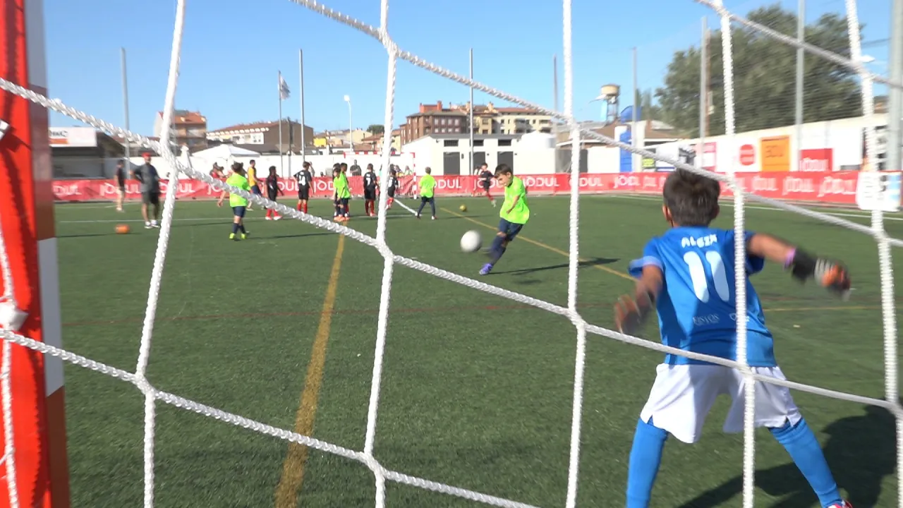 El Torneig de futbol 5 de Taradell, un referent cada estiu a Osona, amb 150 participants