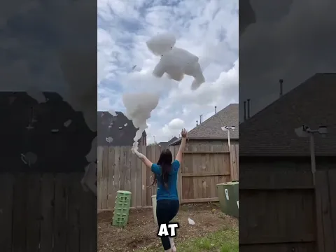 Is it a falling cloud?☁️😮