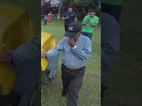Mechito y El Rancherito en el Jeep
