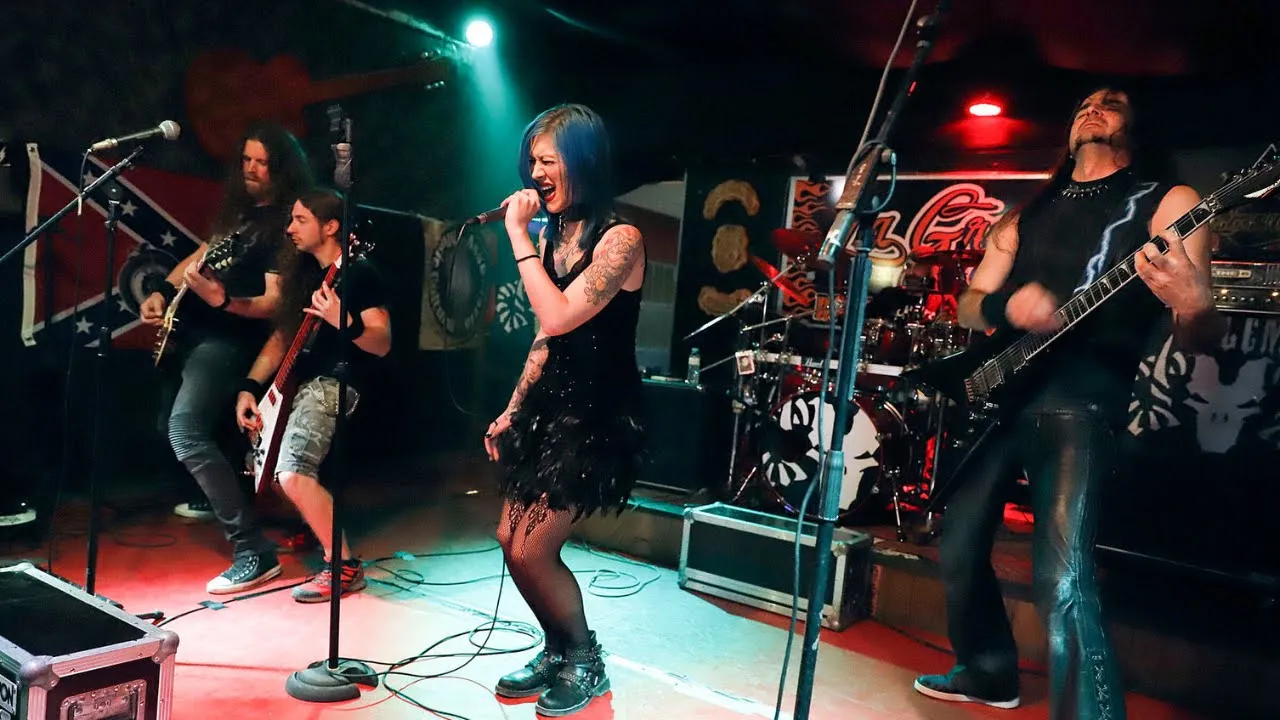 El grup de heavy metal osonenc Salem torna als escenaris dissabte, però ara amb nou cantant