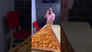 اكبر قطعة بيتزا في العالم 🍕Worlds largest pizza slice
