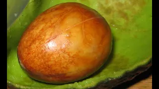fini la teinture chimique a cheveux:le noyau d avocat soigne les cheveux gris ,redonne un noir foncé