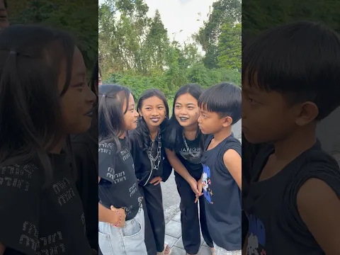 RAMA DAN SINTA SALING TATAPAN