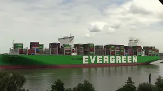4K Shipspotting EVER ACE One of the World's Largest MegaMax Container Ships, Sets Sail from Hamburg