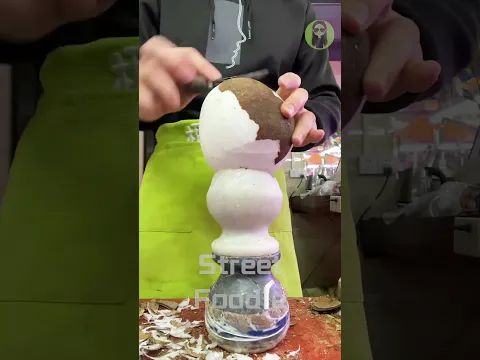 Street Food｜Peeling A Coconut