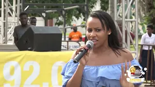 Prestation de Teeyah au Lycée Classique d'Abidj'an Cocody