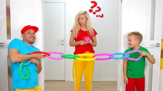 Leo and Daddy play POP TUBES. Pop it or Simple Dimple? / LEO super BOY