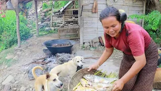 survival in the rainforest-women cook fishs with luffa gourds -Eating delicious HD