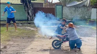 PILILIU CARREGA MOTO DE LUQUINHAS ANÃO E ACABOU EM BRIGA | PILILIU DA RESENHA