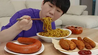 카레우동 먹는인간 A guy who eats curry udon with kielbasa sausages Cinema Mukbang by DoNam