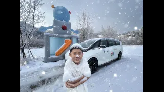 Fengfeng Extreme Winter Survival in Heavy Snow Explore Winter Kids Activities