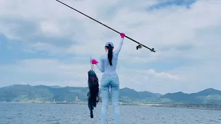 大物釣りで衝撃‼️釣り竿が破壊的に曲る瞬間が凄い😱エサと釣り具は…天国の師匠にありがとうと伝えたくて。