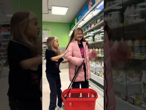 Учу сестру как надо себя вести в магазине 😂 #shorts #жиза #юмор #shortvideo #youtubeshorts #вайны