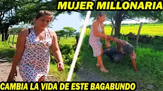 MUJER MILLONARIA LE CAMBIO LA VIDA A ESTE BAGABUNDO, MIRA COMO FUE TRATADA